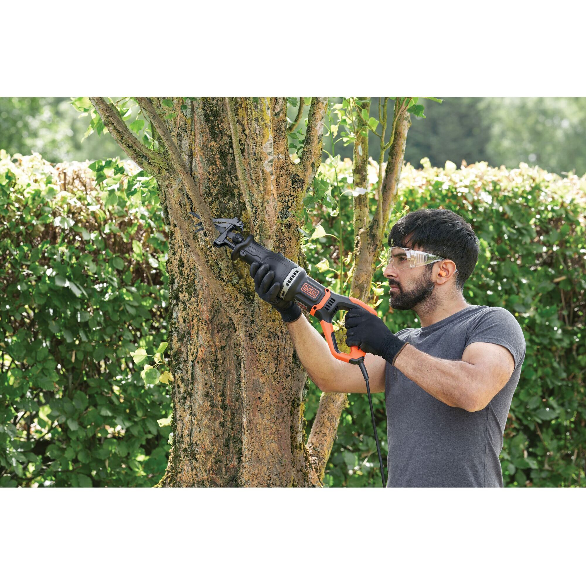 Scie sabre 750W - 2800 cps/min, changement de lame sans outil, en coffret avec 2 lames