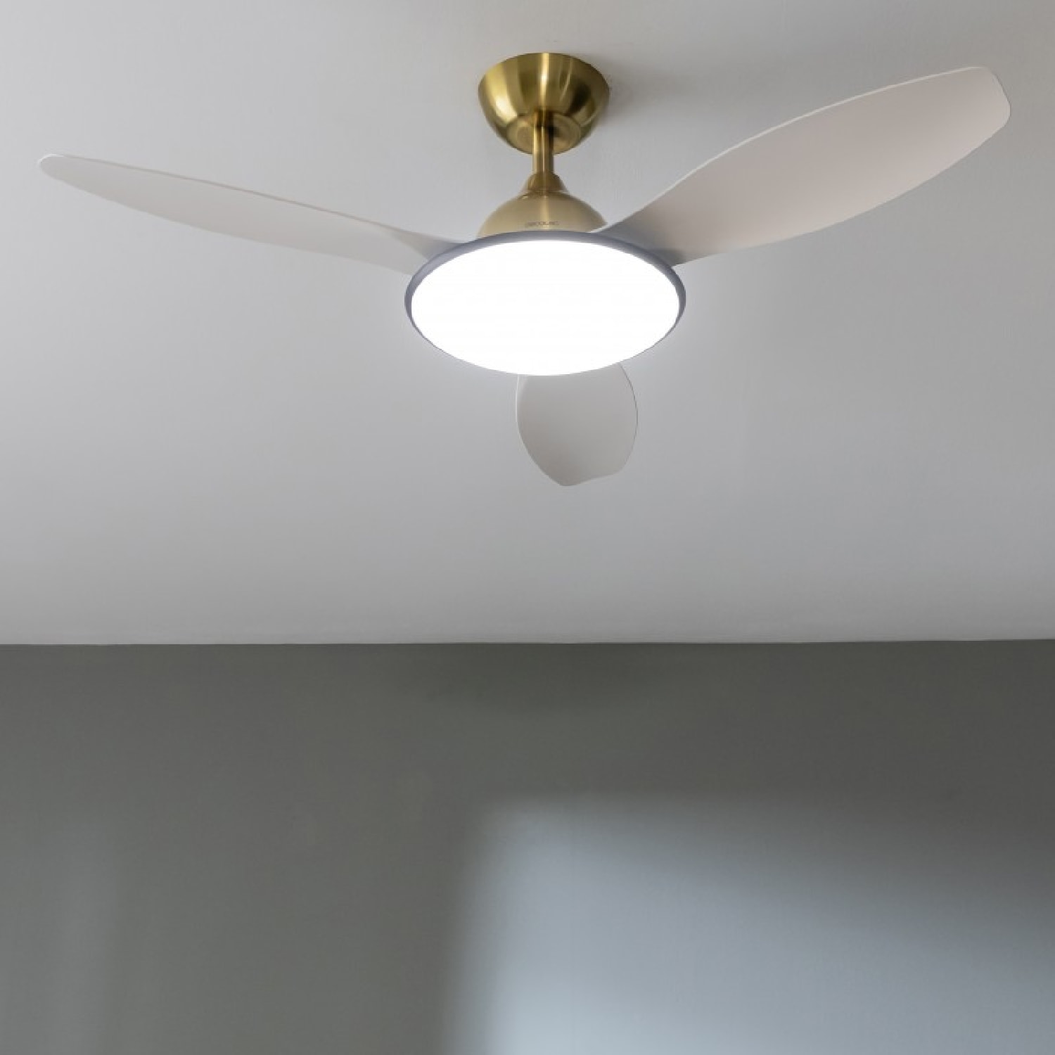 Cecotec Ventilatore da soffitto con luce EnergySilence 4800 Light GoldWhite