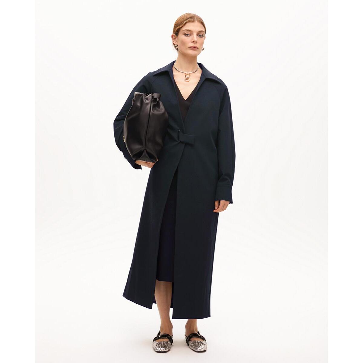 Trench in tessuto tecnico con cintura