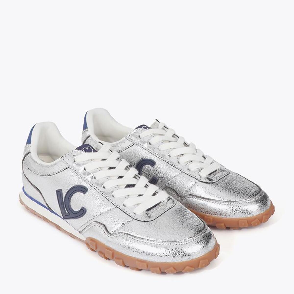 Scarpa sportiva in materiale metallico