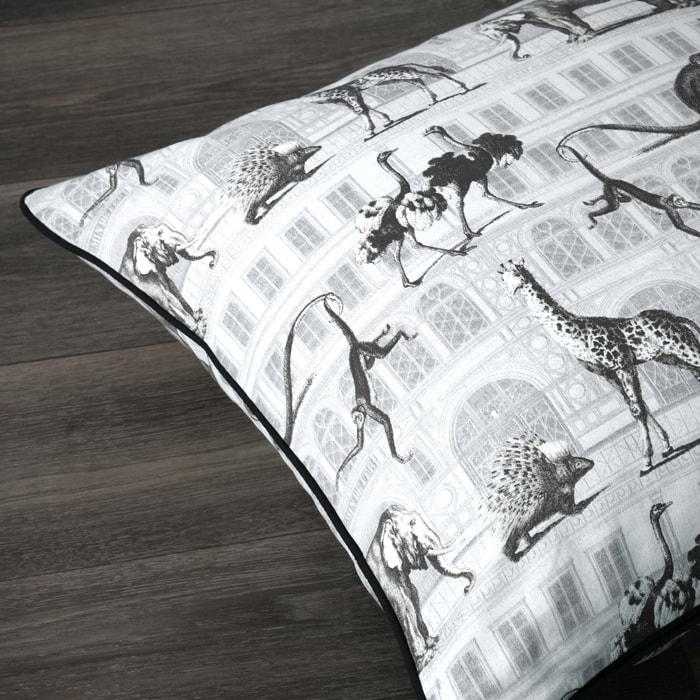 Coussin passepoilé au style décalé - Gris clair
