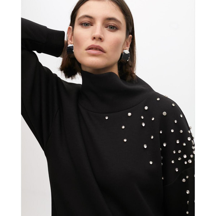 Abito con Dettaglio Gioiello Manica