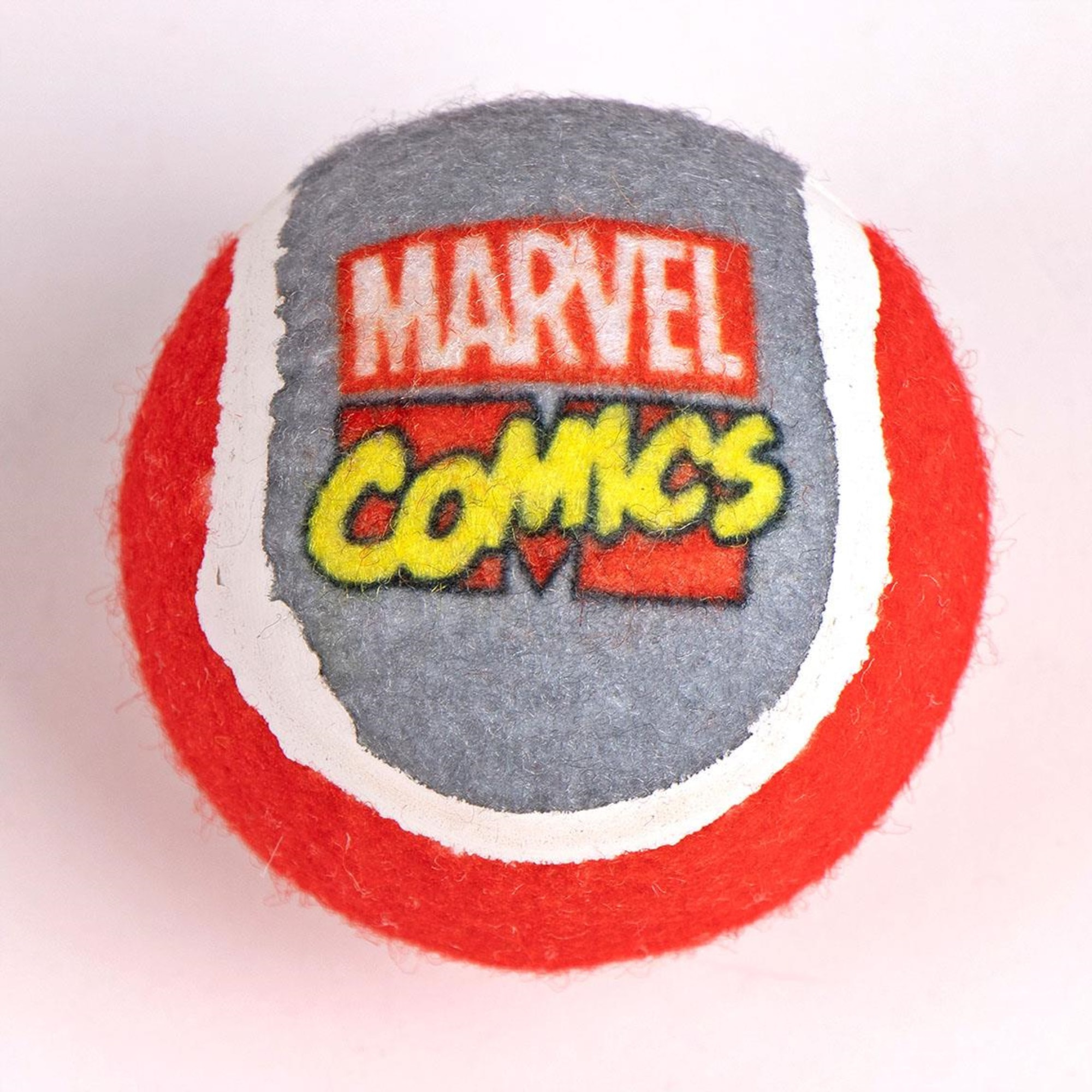 Set para mascota con juguete diseño marvel