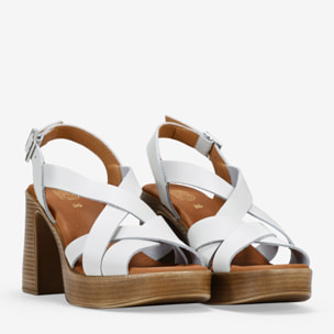Sandalias de tacón blancas en piel