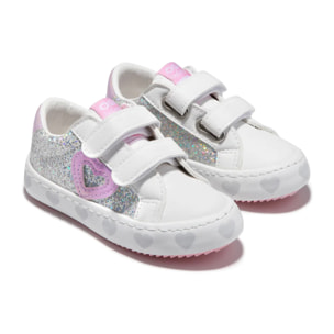 Sneakers bianche con cuori e stelle glitterate