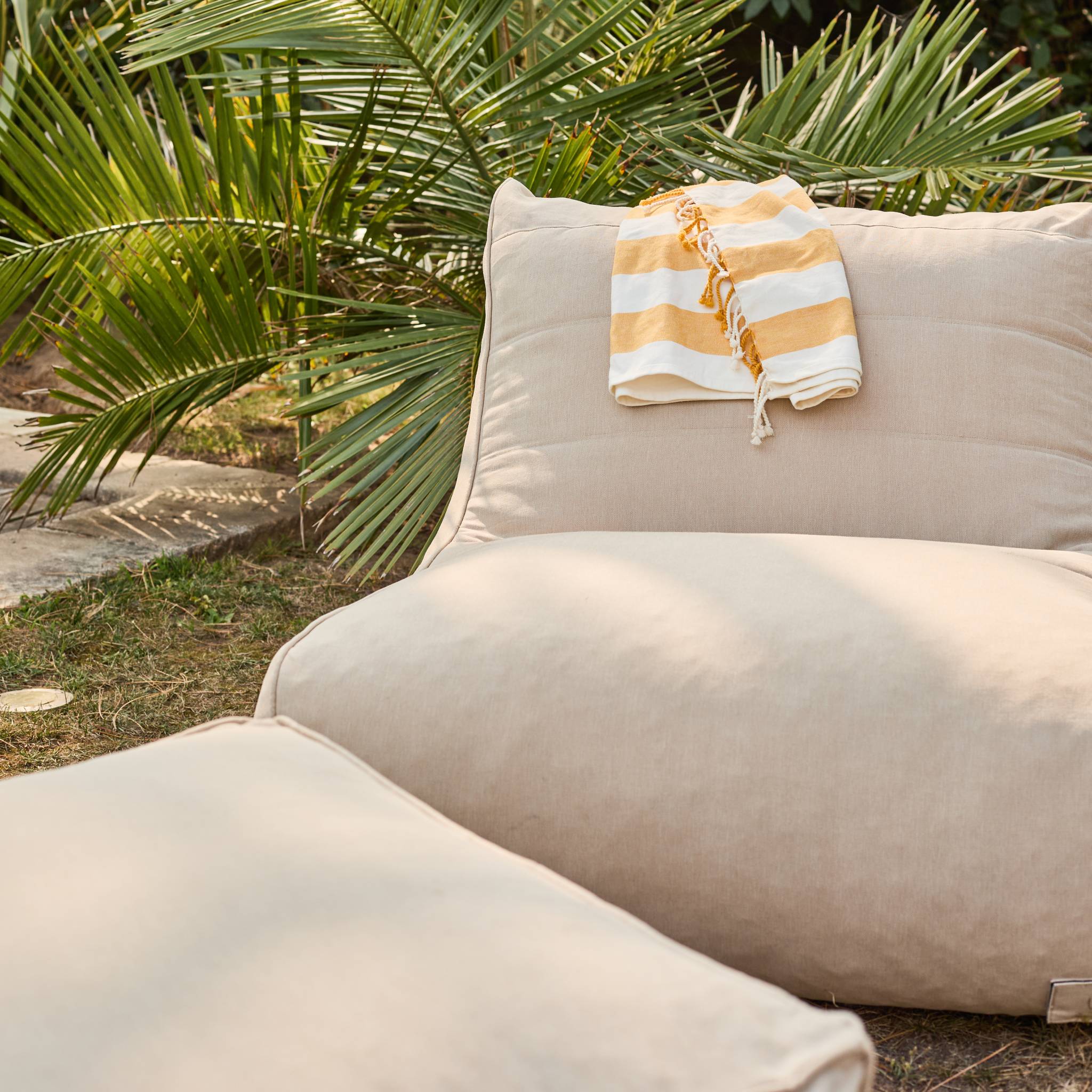 Chauffeuse et repose pied extérieur oléfine  PLUMA