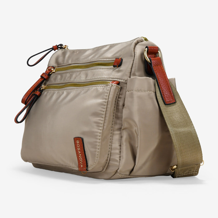 Bolso bandolera taupe con cremalleras metálicas