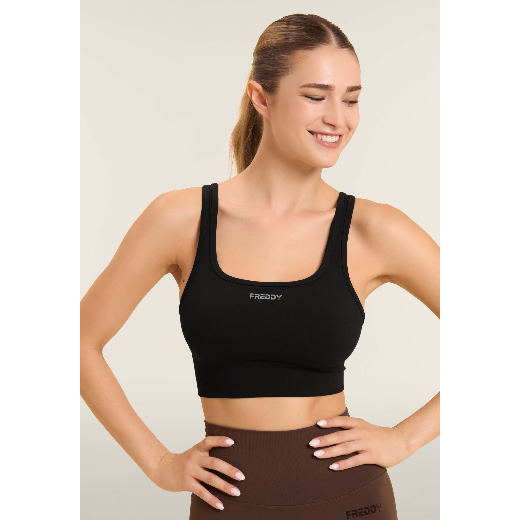Top sportivo seamless supporto medio con inserti a costine