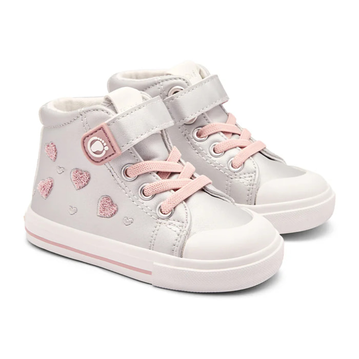 Sneakers alte per neonati con stampa a cuore e design rispettoso