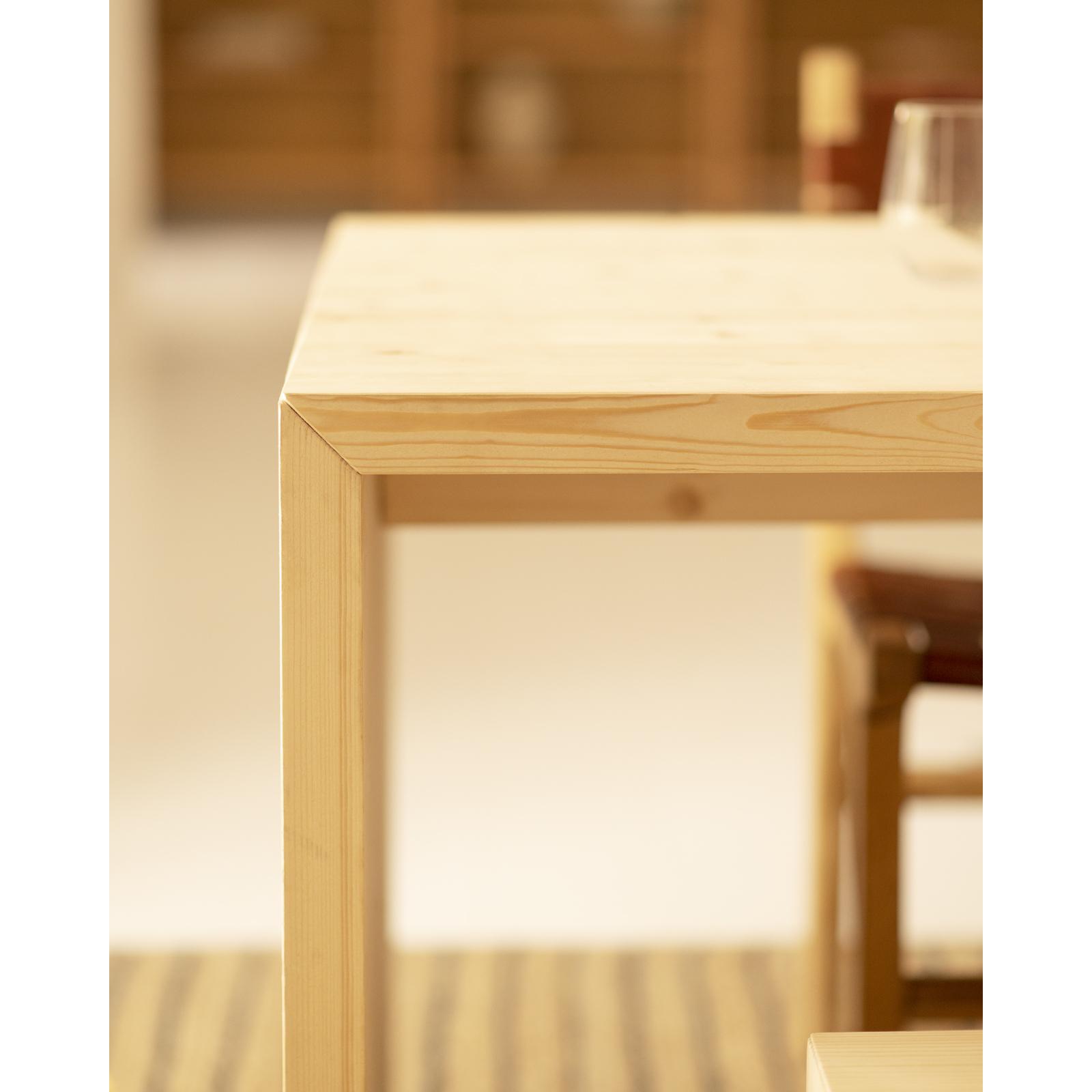 Pack mesa de comedor y banco de madera maciza en tono natural de varias medidas