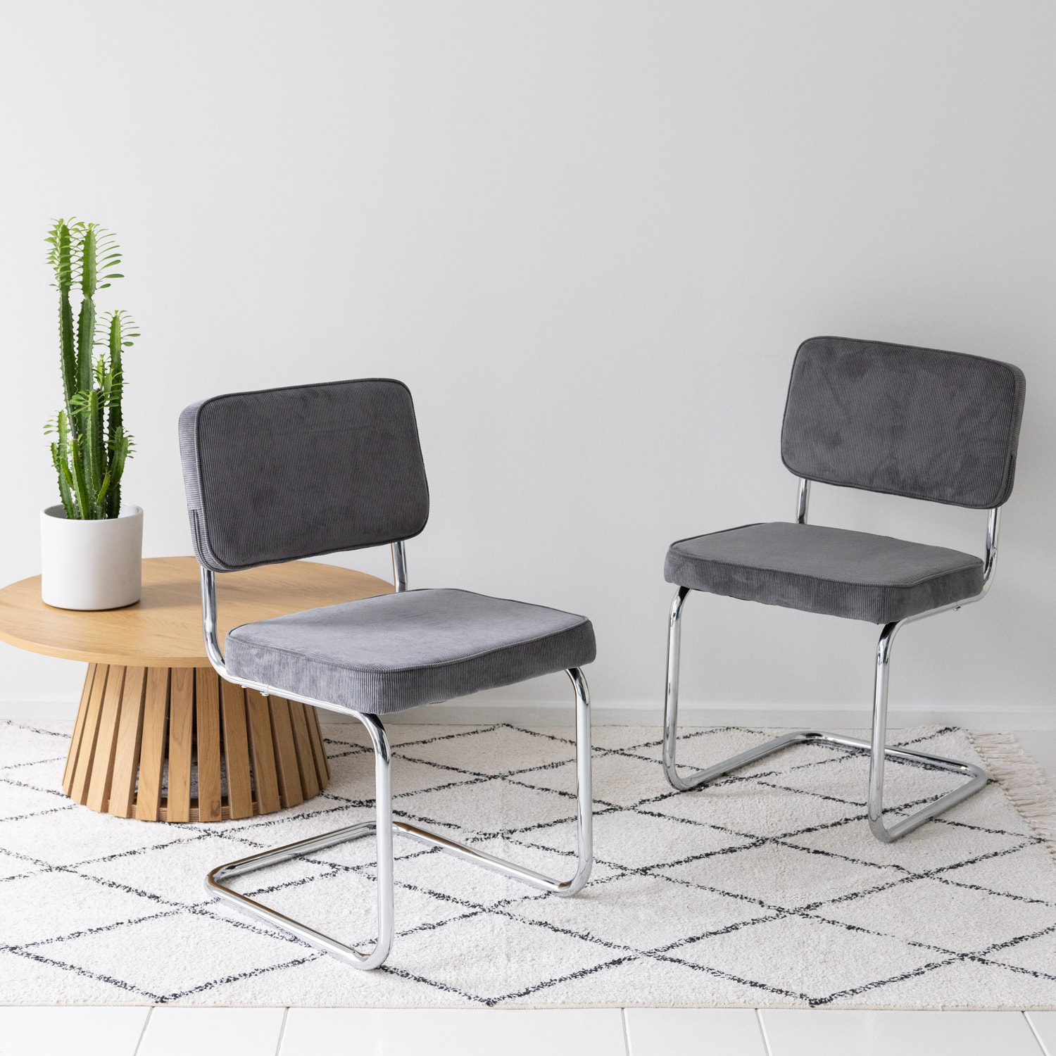 Lot de 2 chaises cantilever en velours côtelé gris MARIA