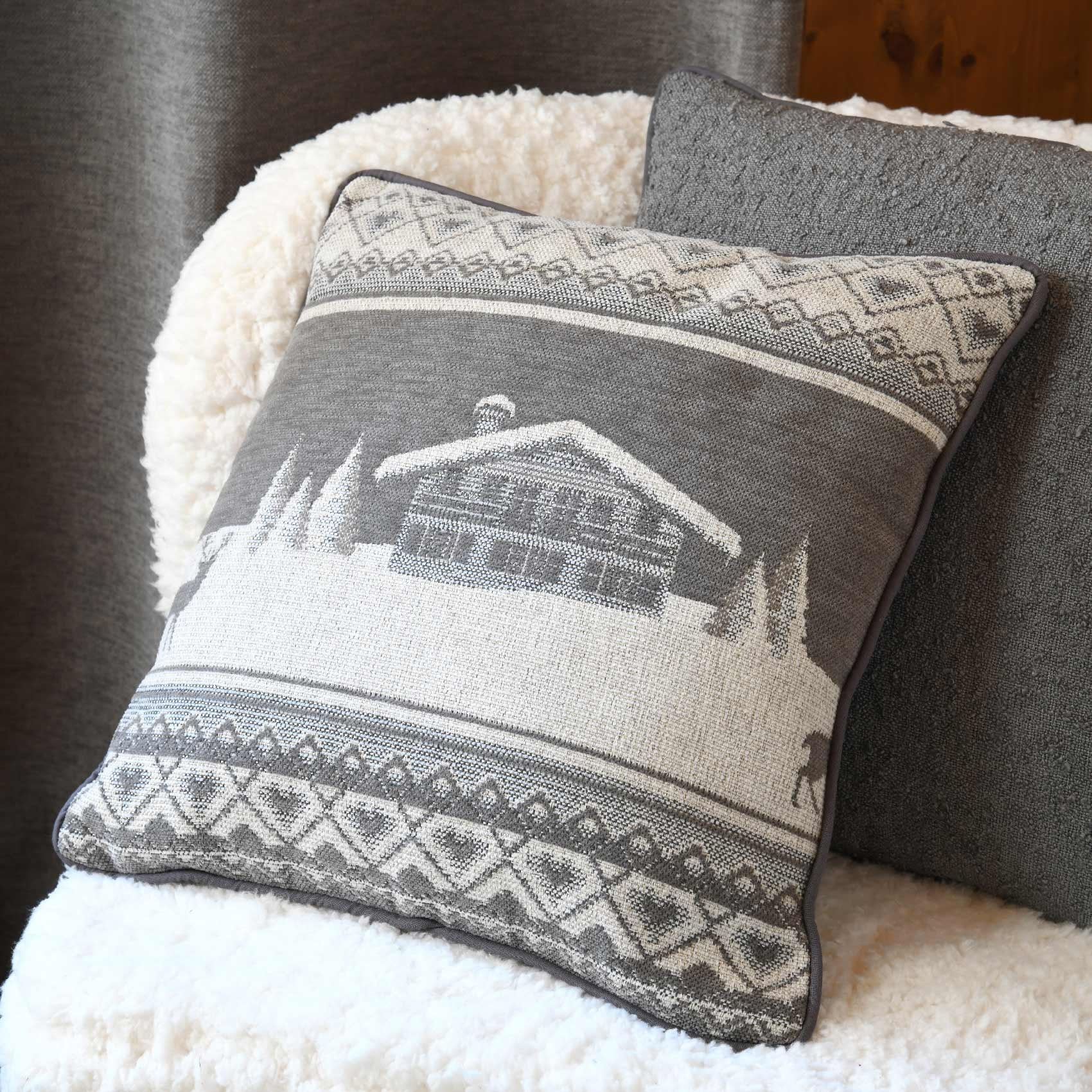 Coussin au style esprit de montagne - Gris clair