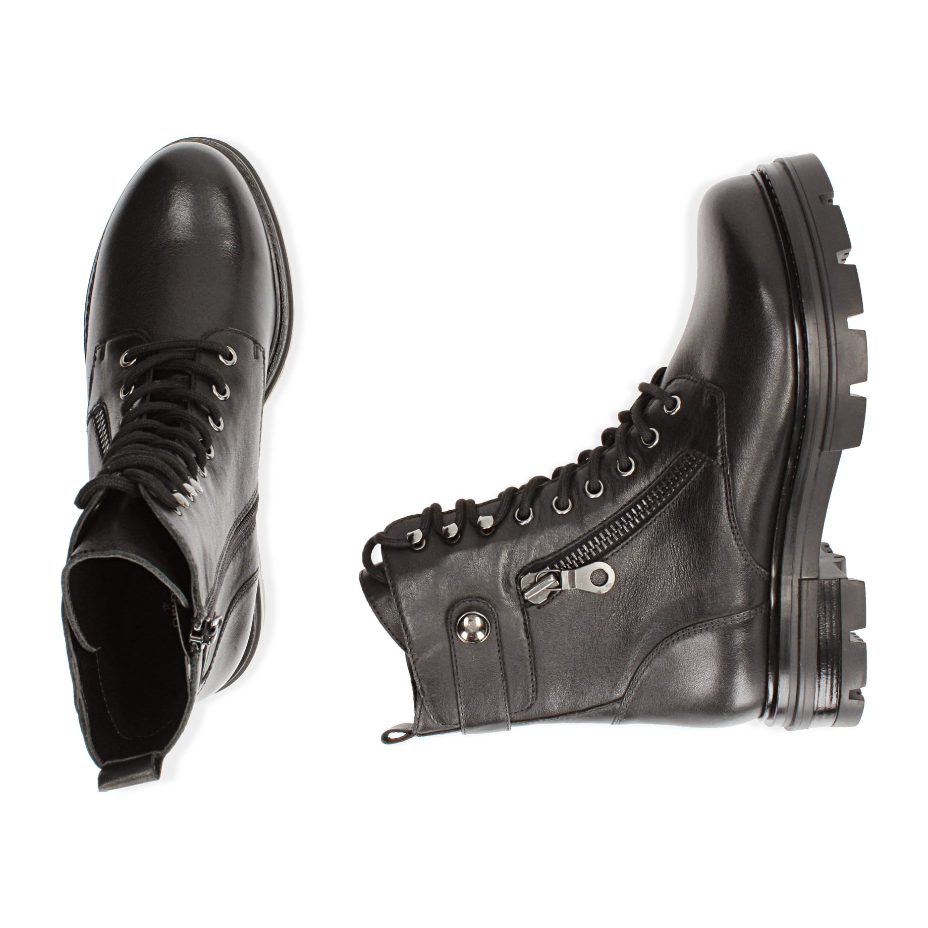 Botas militares de piel negra con cremallera y tacón de 4 cm.
