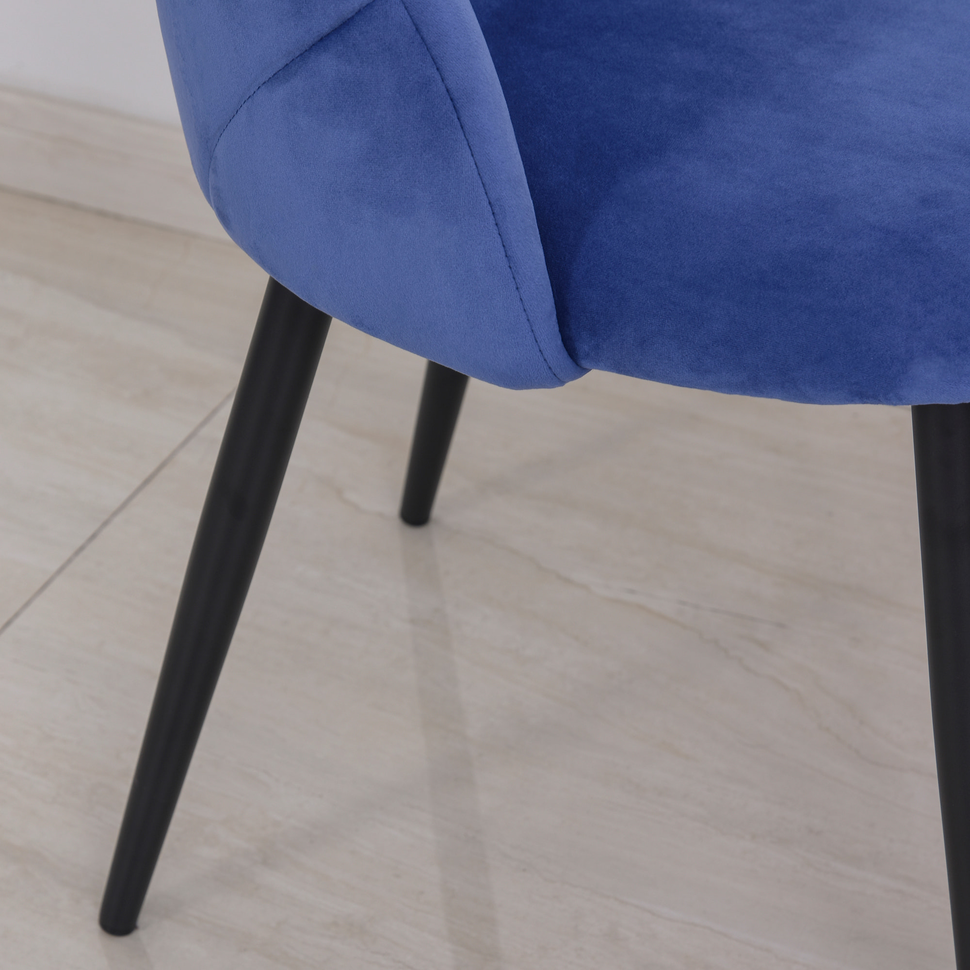 Lot de 2 chaises velours bleu pieds métal noir dim. 52L x 54l x 79H cm