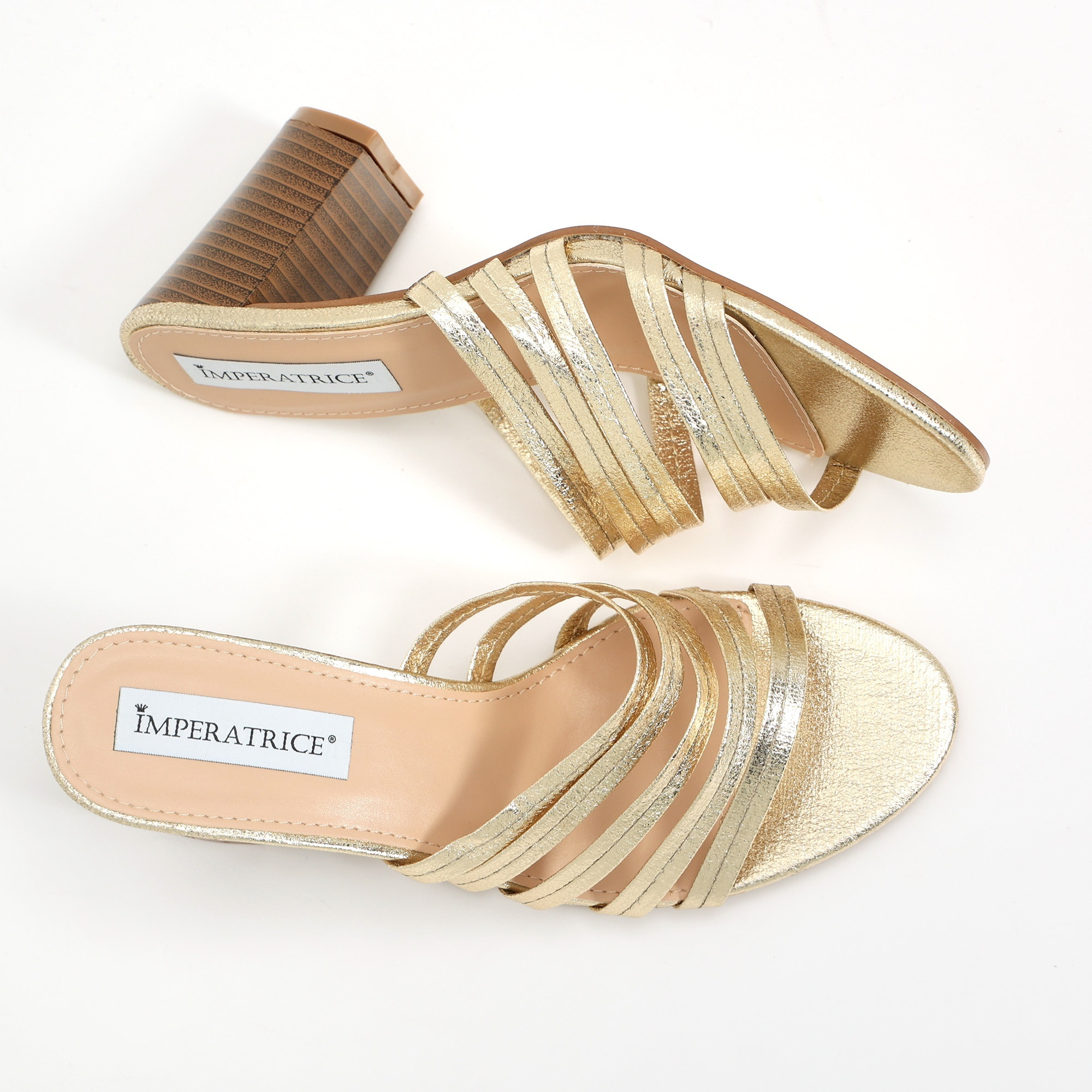 Sandali in simil pelle laminata con tacco comodo