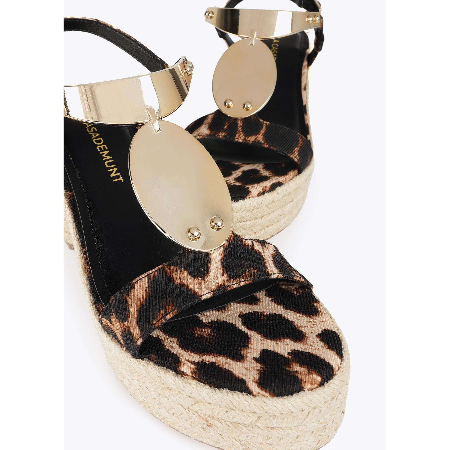 Sandali con tacco alto sparto e dettaglio metallico