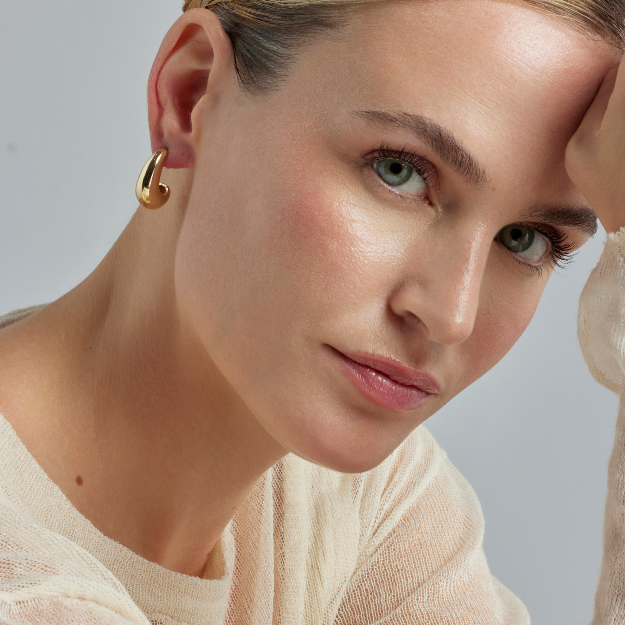 Pendientes de 22mm de diámetro acabado oro 18K