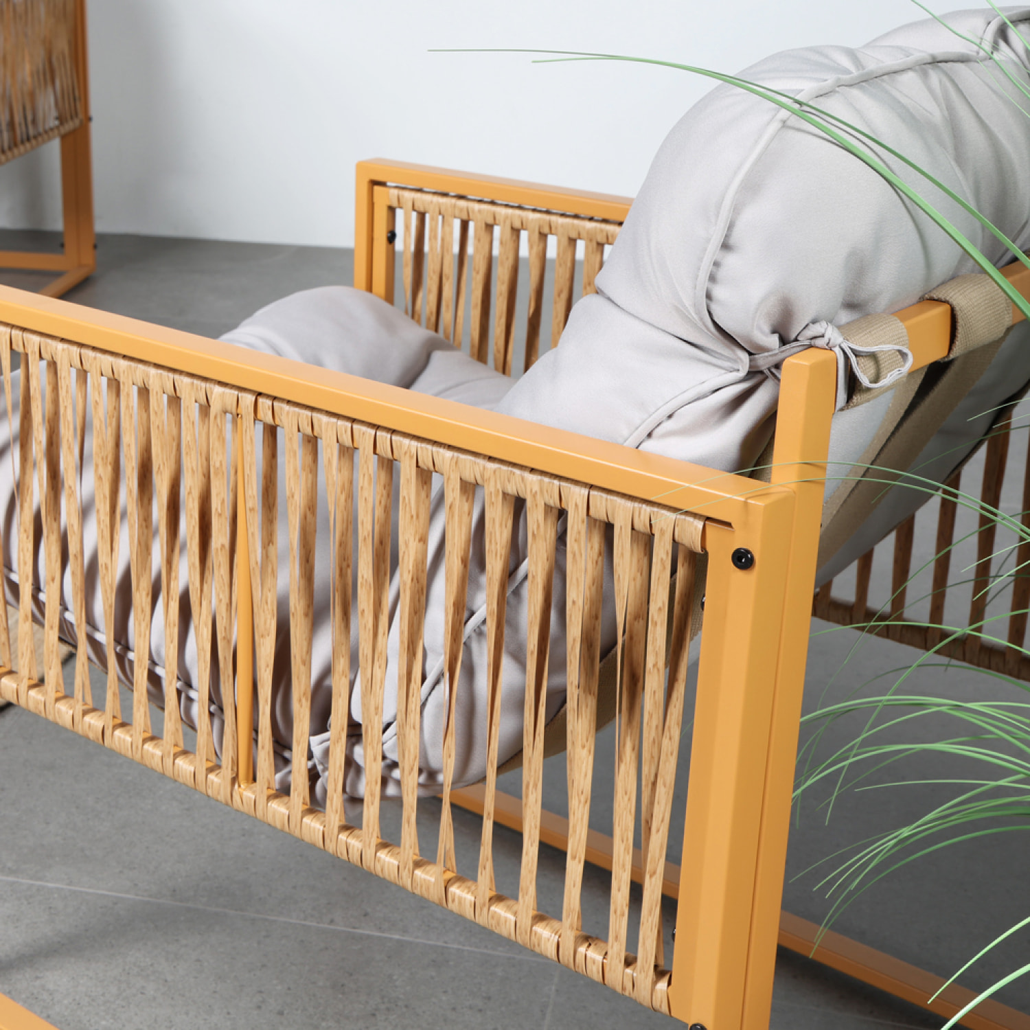 Salon de jardin 4 places effet rotin coussins gris clair FORLI
