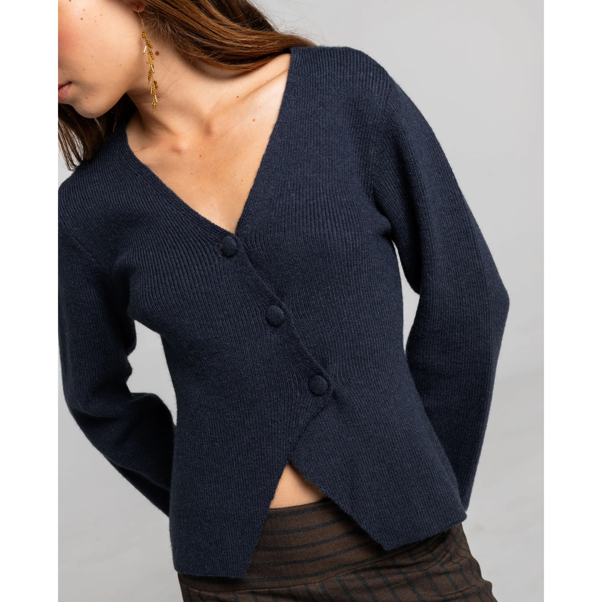 Cárdigan de punto canalé con botones forrados de mujer