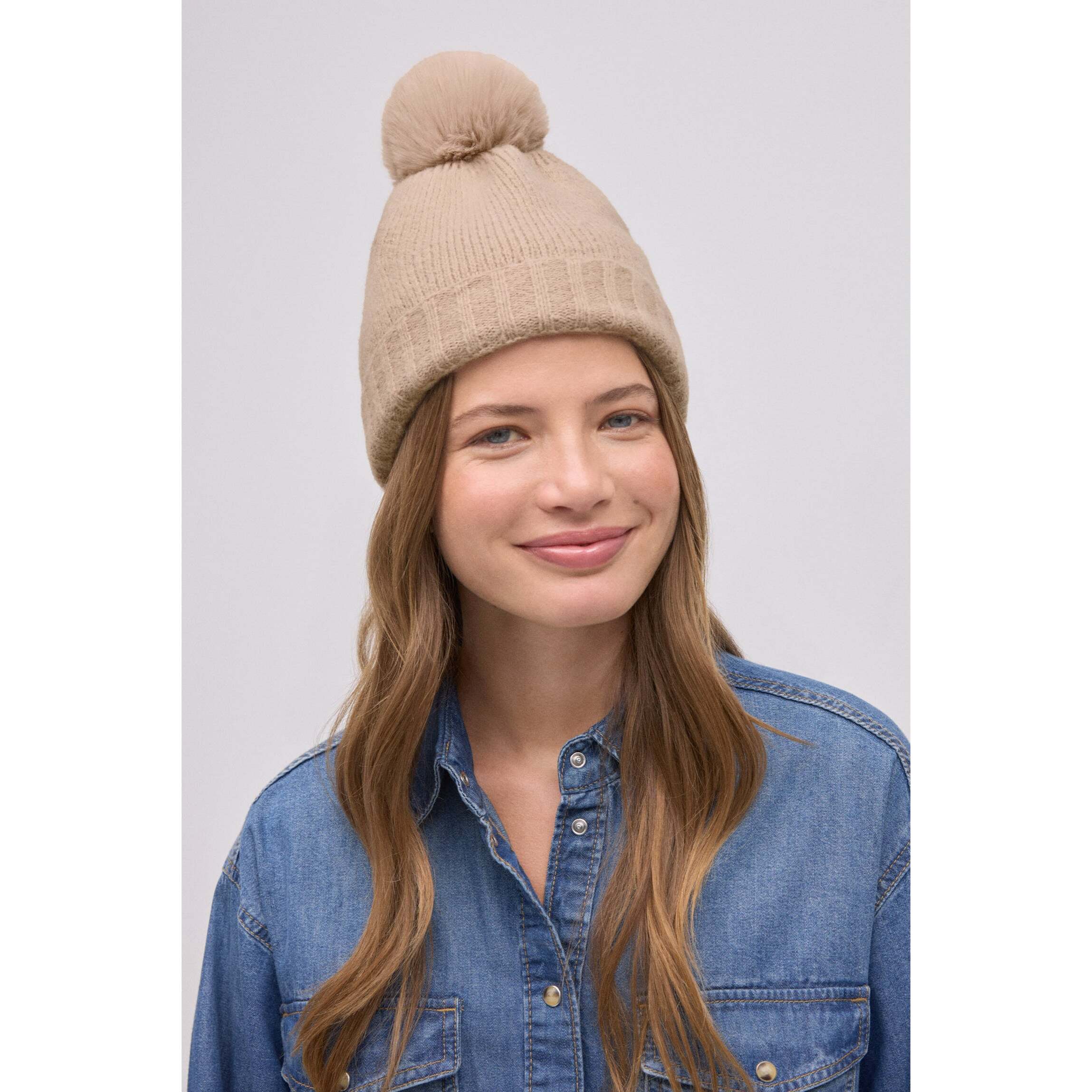 Cappello con pompon beige
