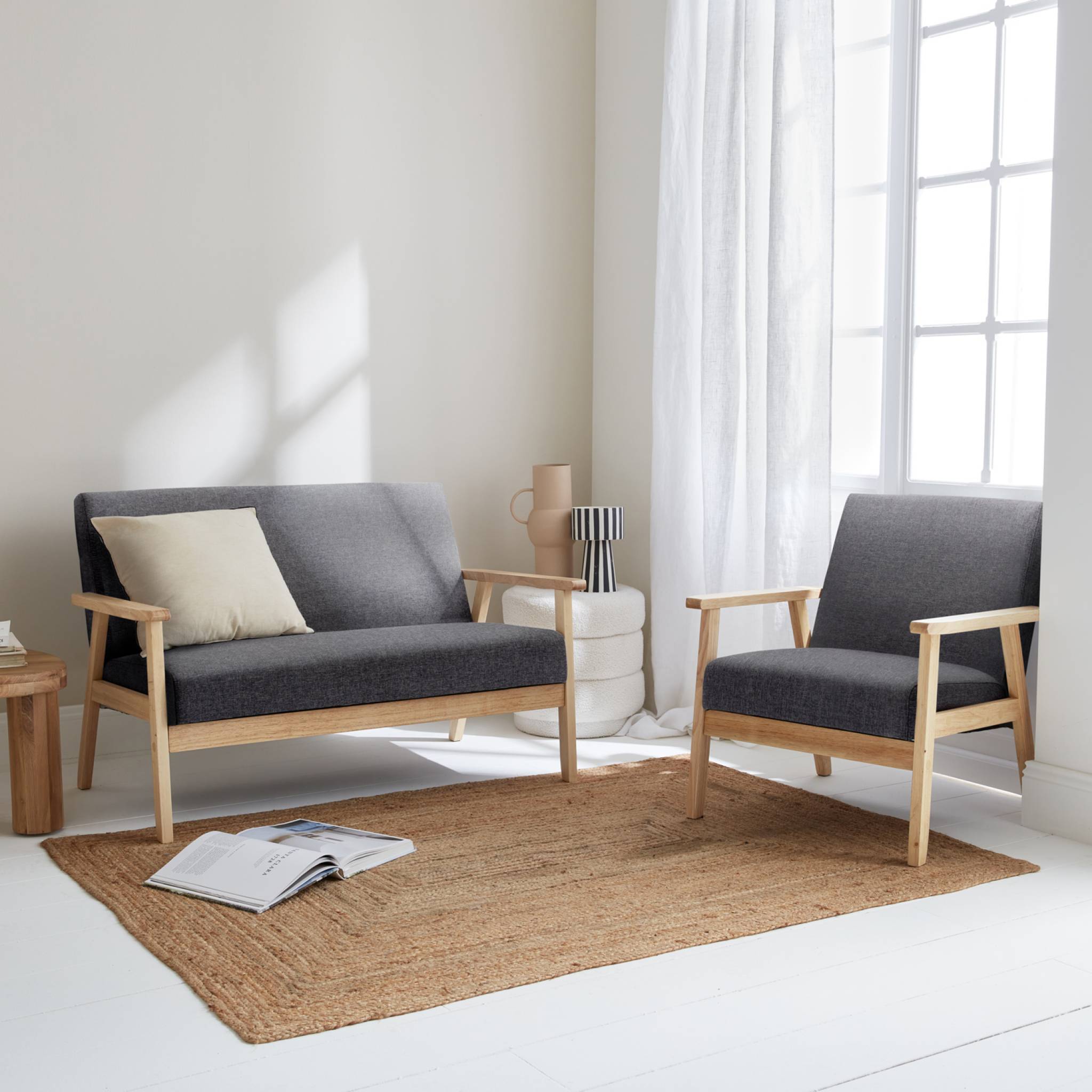 Banquette et fauteuil en bois et tissu gris foncé. Isak. L 114 x l 69.5 x H 73cm