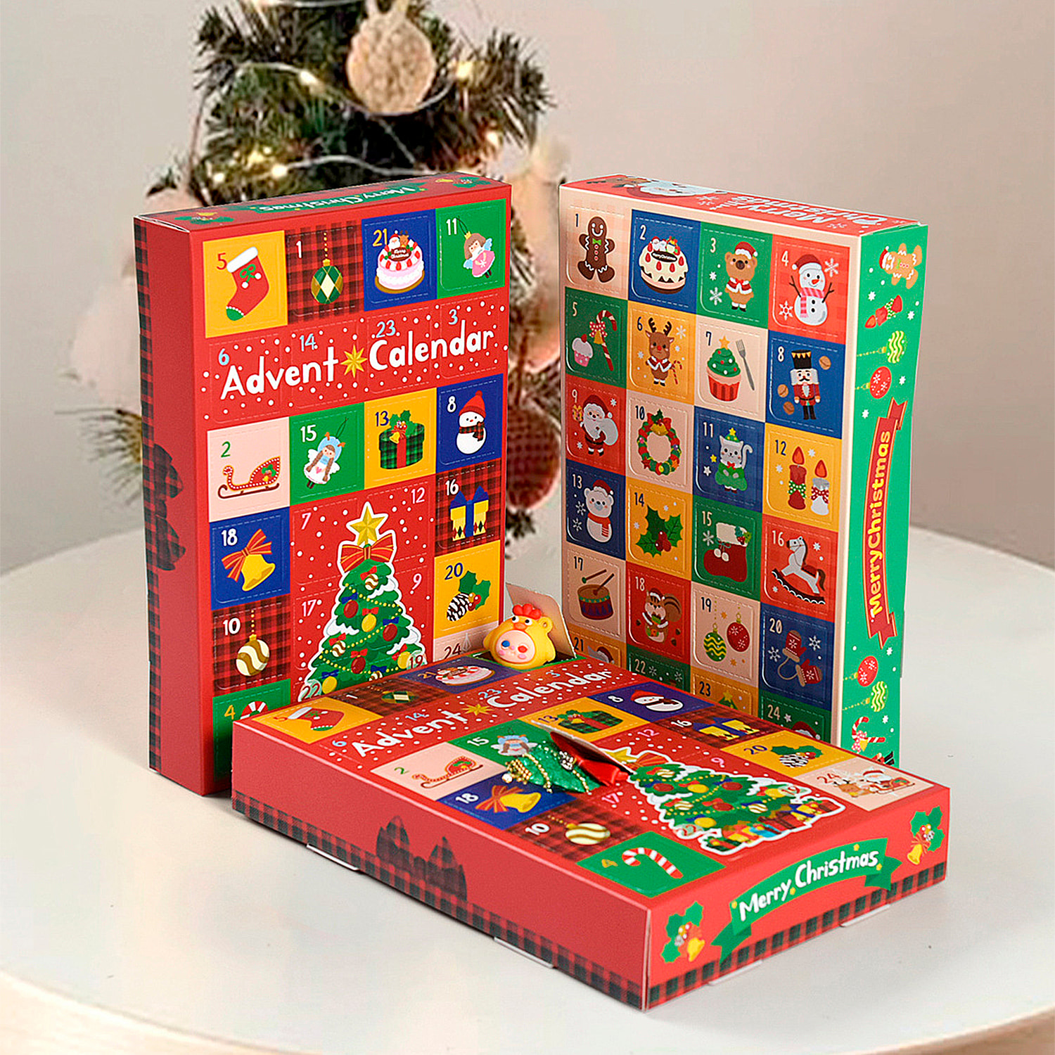 Caja para montar y rellenar. Calendario de adviento, con 24 huecos en total. (No incluyen regalos).