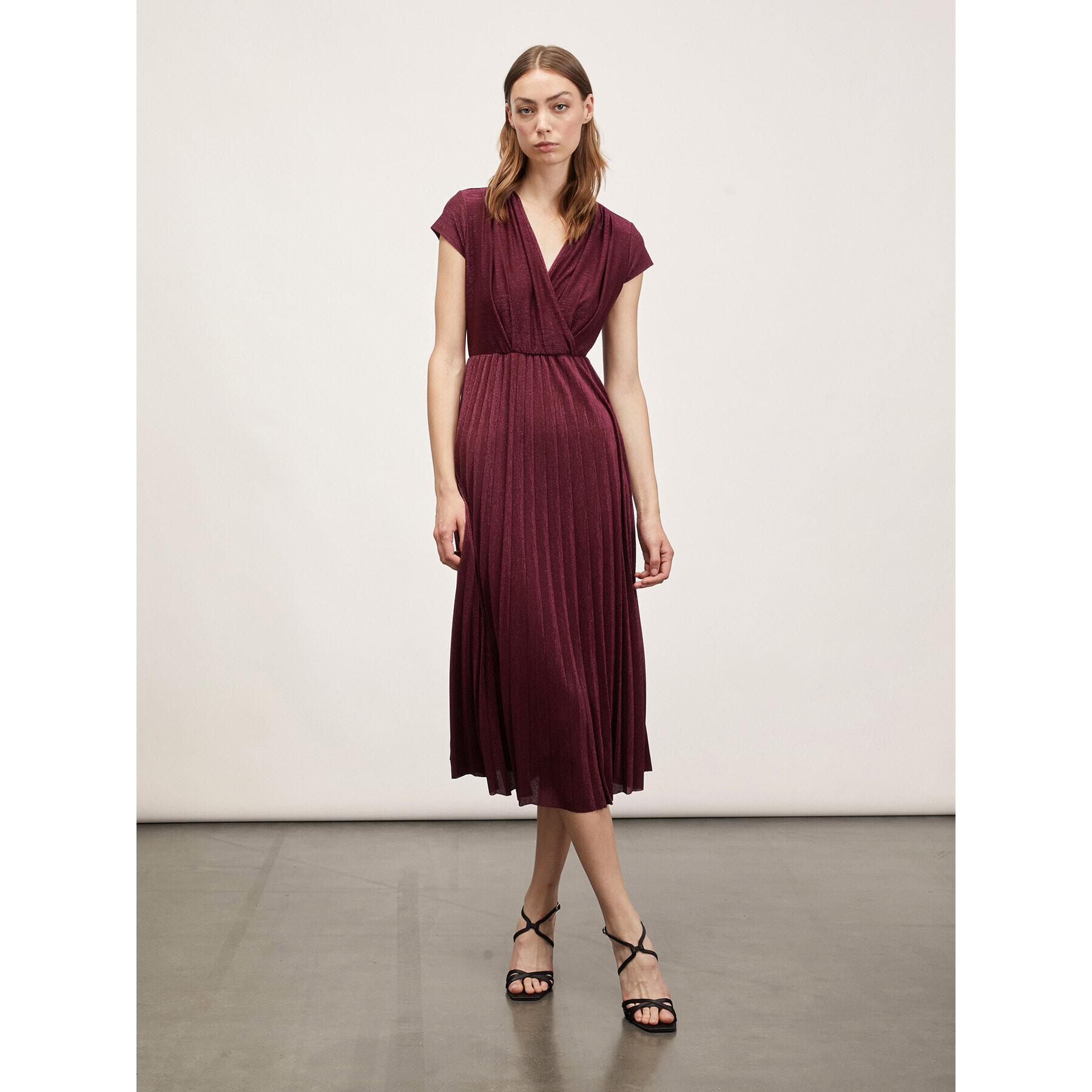 Motivi - Vestido midi de lúrex con falda plisada - Burgundy