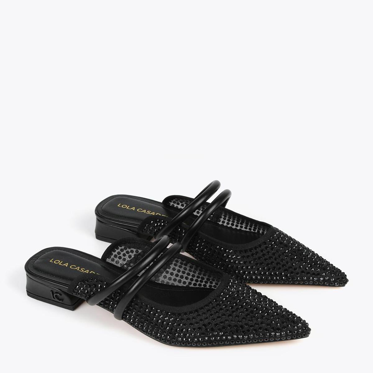 Scarpa slingback realizzata in mesh con strass