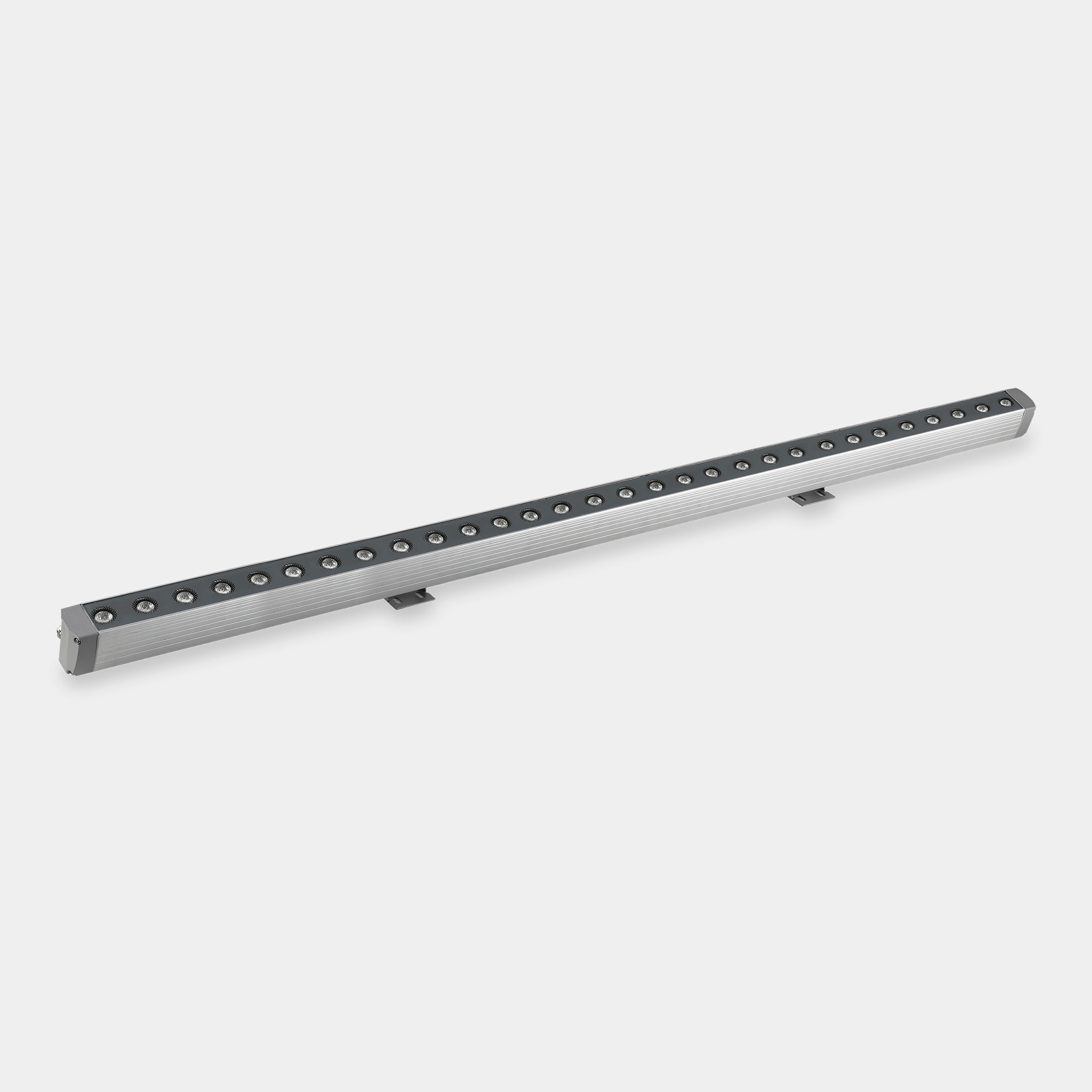 LEDS C4 Convertt Surface | Sistema Lineal Exterior | Para iluminar hacia arriba | Luz LED Blanco Neutro 4000K | Aluminio Anodizado