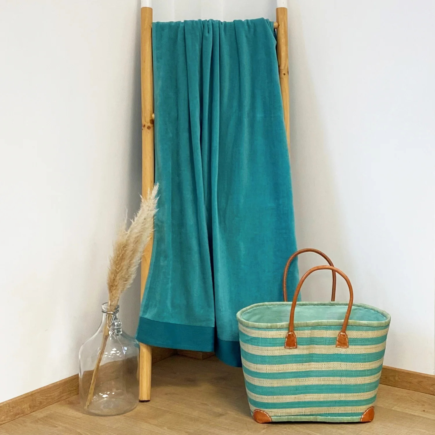 Serviette de bain éponge velours unie - Shady Latigo - 90x160cm - 370g/m²