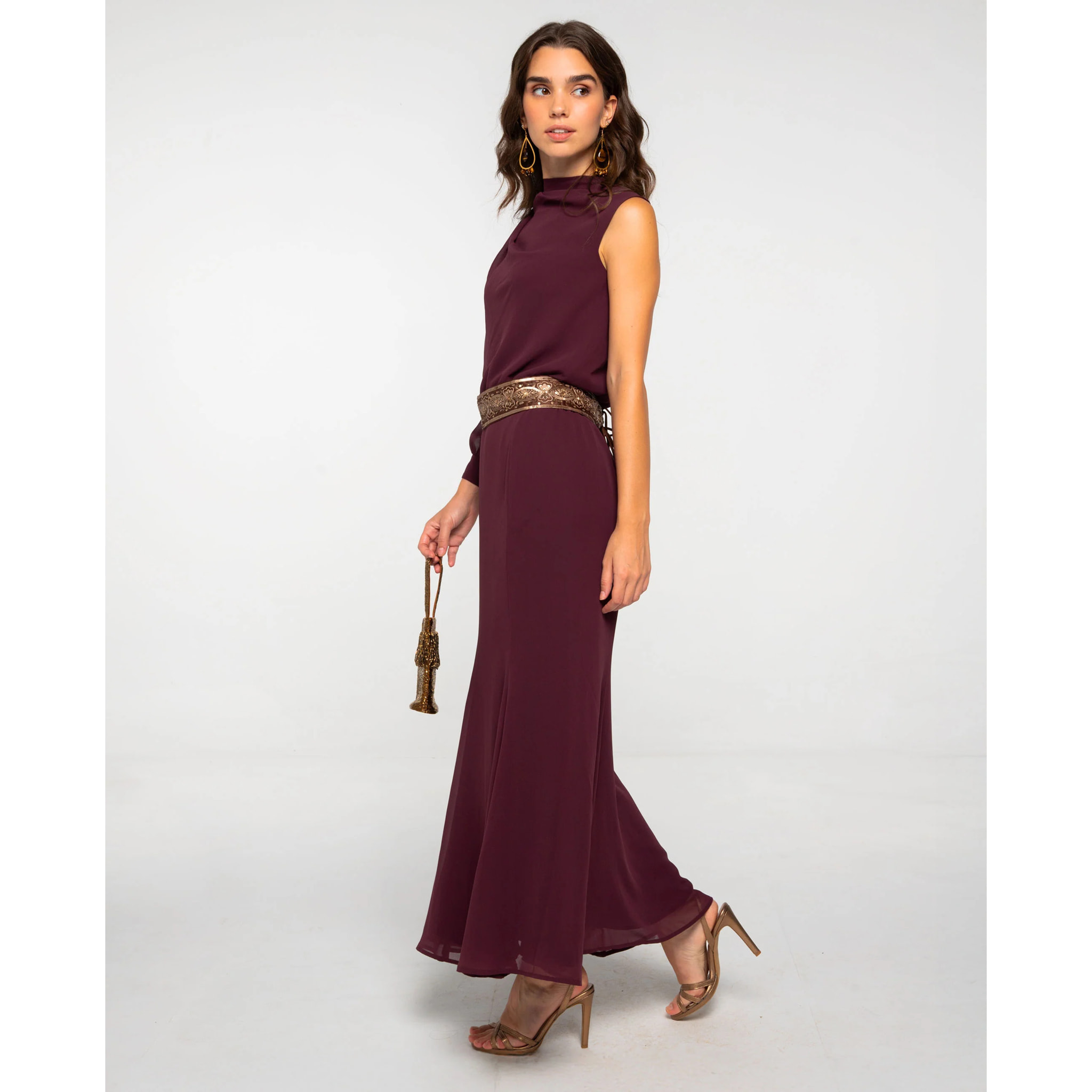 Blusa asimétrica de gasa con cuello chimenea y manga larga