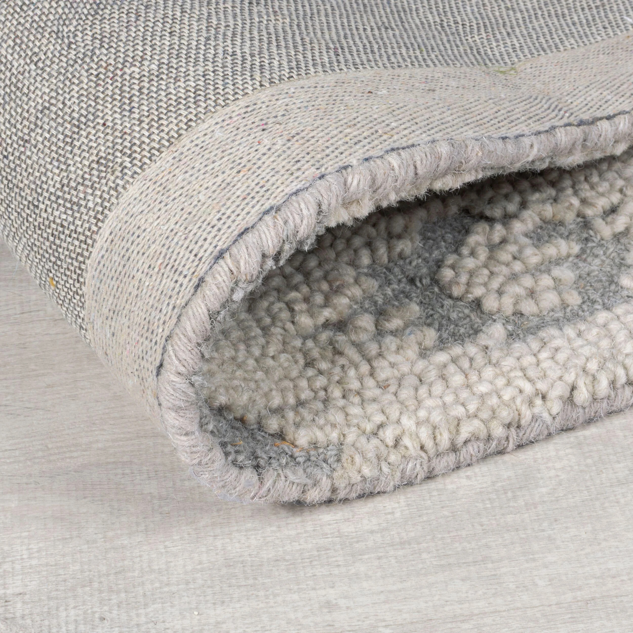 Tapis en laine DION IKAT
