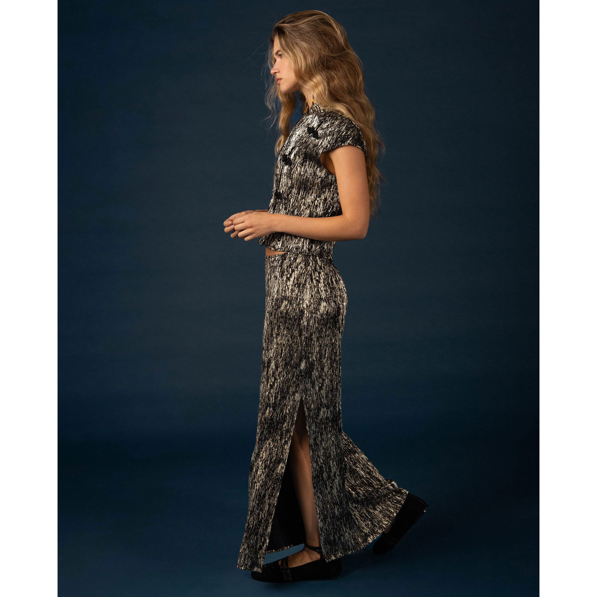 Falda midi plisada de mujer