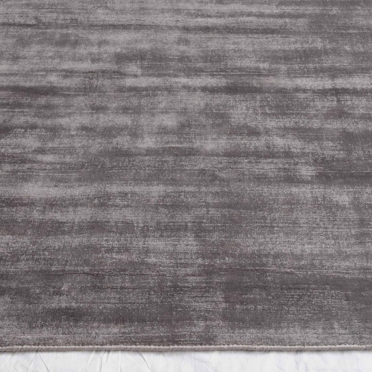 Tapis artisanal doux et soyeux tufté main en viscose