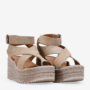 Sandalias de dedo arena en piel con cuña