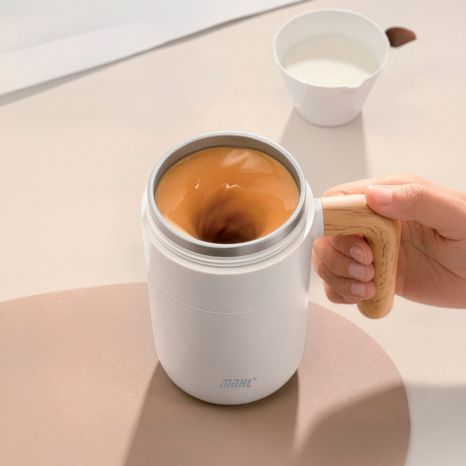 Taza mezcladora MD-057 de 370 ml, interior en acero inoxidable 304 con hélice mezcladora magnética y extraíble.