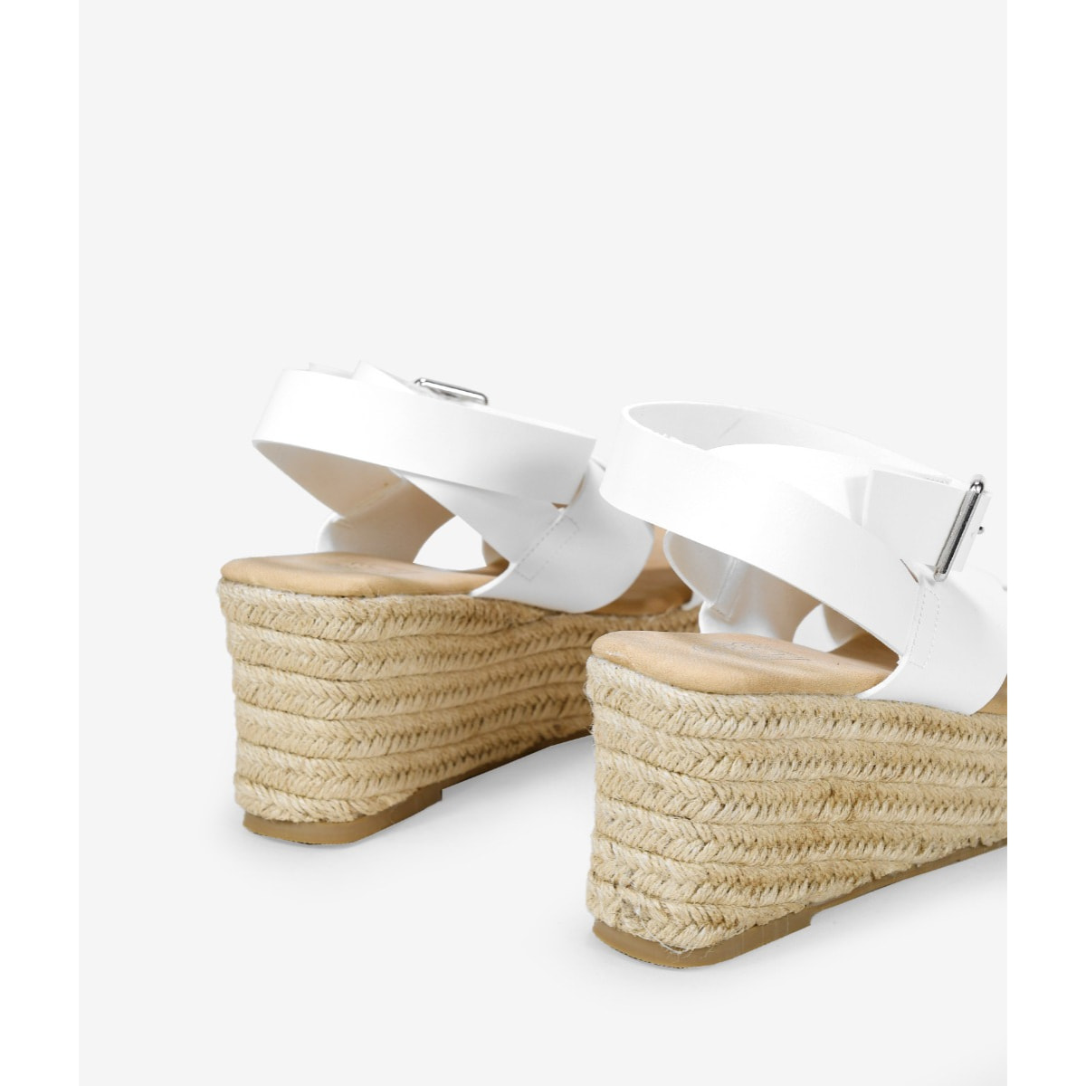 Sandalias blancas con plataforma esparto
