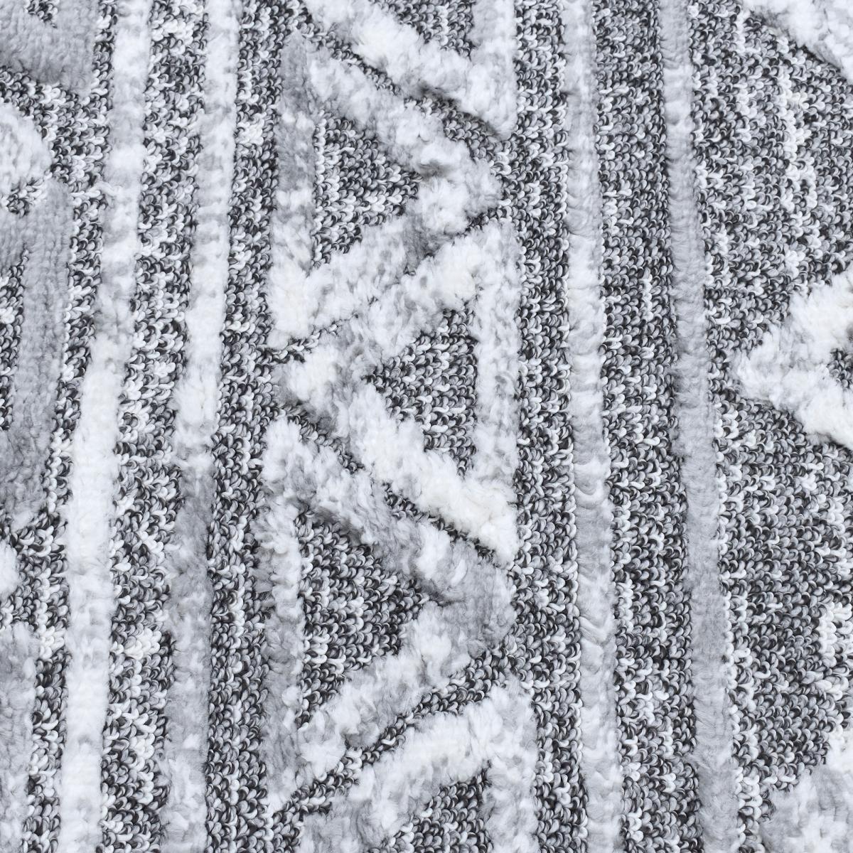 Tapis Gaco en relief dessin ethnique géométrique, couleur gris et blanc