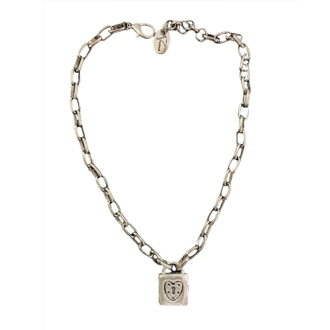 Collar Candado en plata chapado y cadena singular eslabón rectangular. "Gloria Mago"