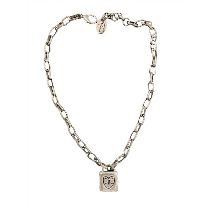 Collar Candado en plata chapado y cadena singular eslabón rectangular. "Gloria Mago"