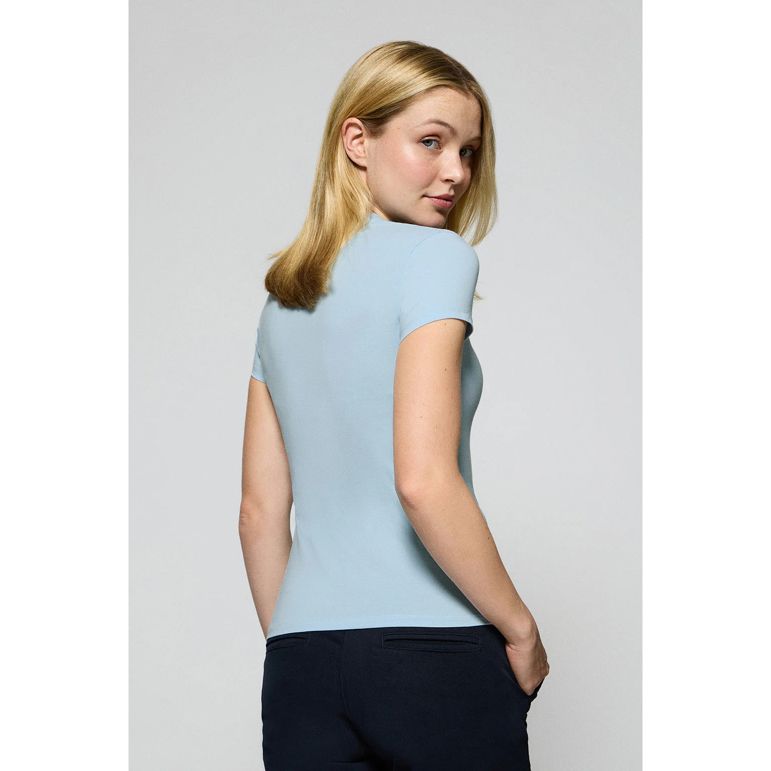 Camiseta azul claro de manga corta con logo bordado Rigby Go