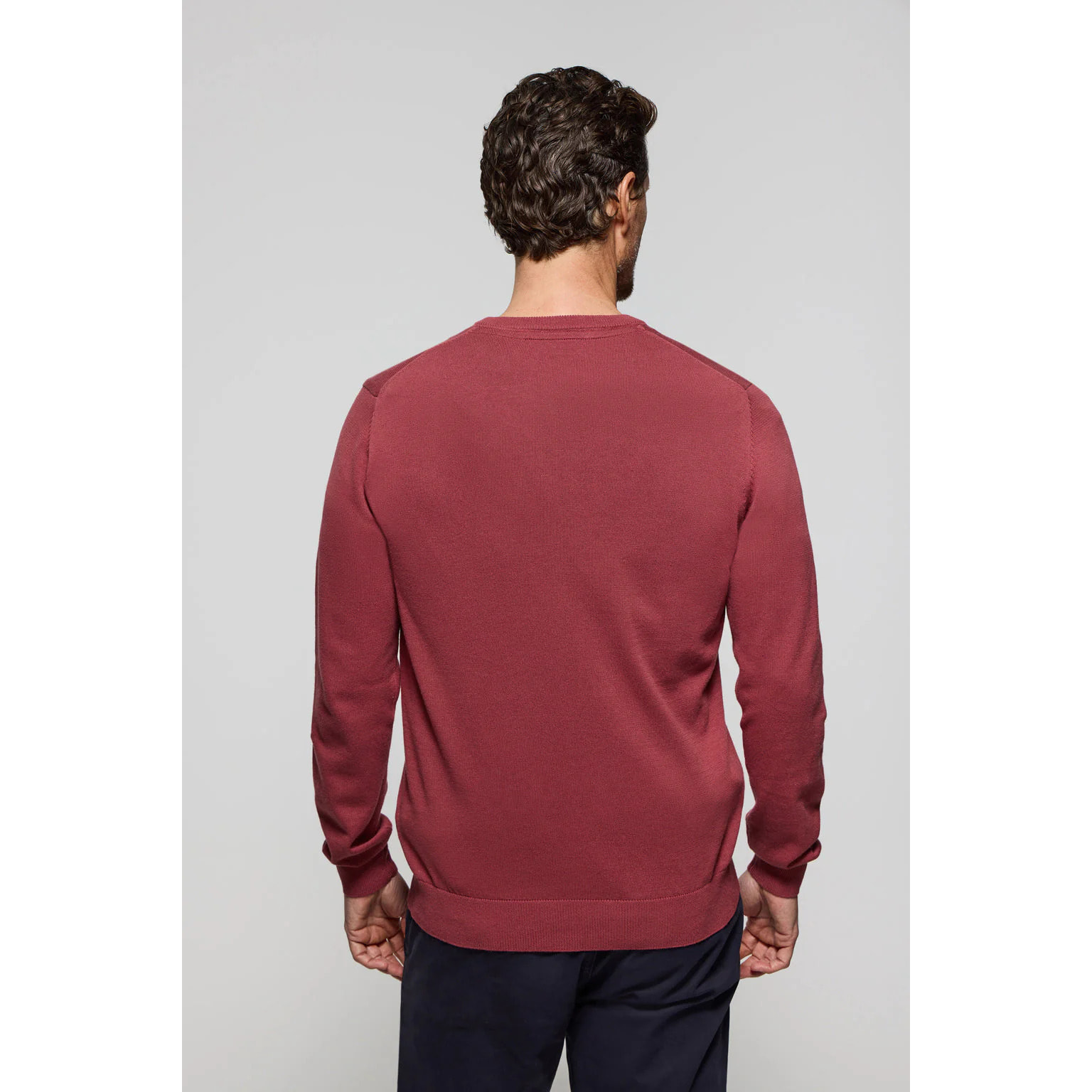 Maglione basic a V color terracotta con logo Rigby Go