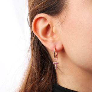Orecchino a Cerchio con Ciondolo Lettera T in Pavé di Cubic Zirconia Blu