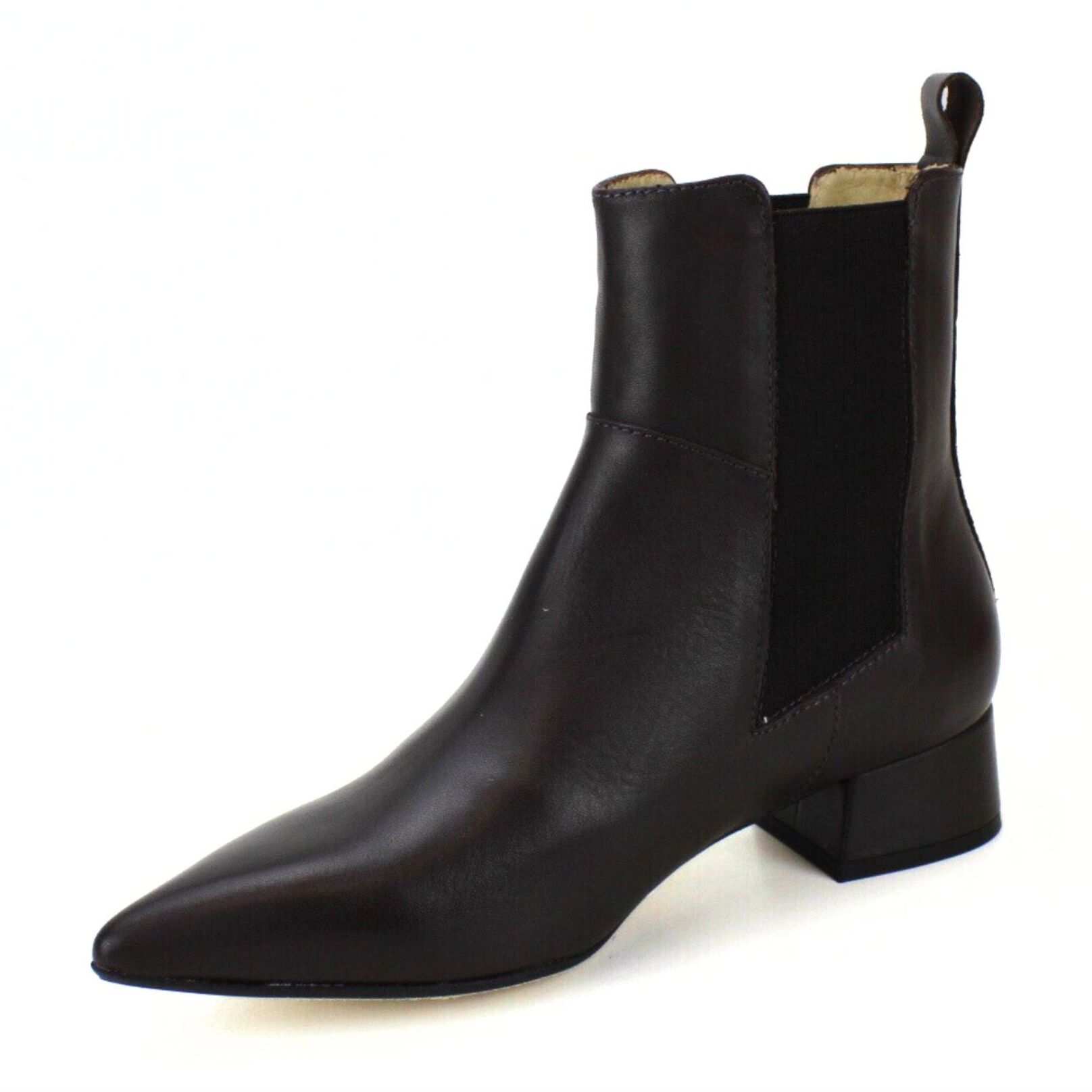 Botín de piel. Tacón de 5 cm.