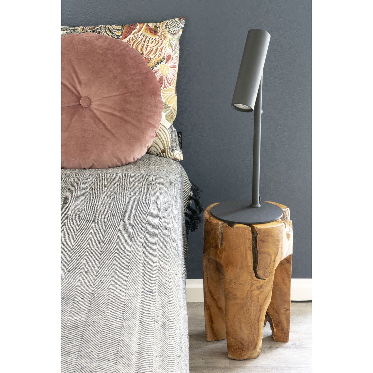Sgabello Rose in teak naturale a 3 gambe, ø26 x 40 cm