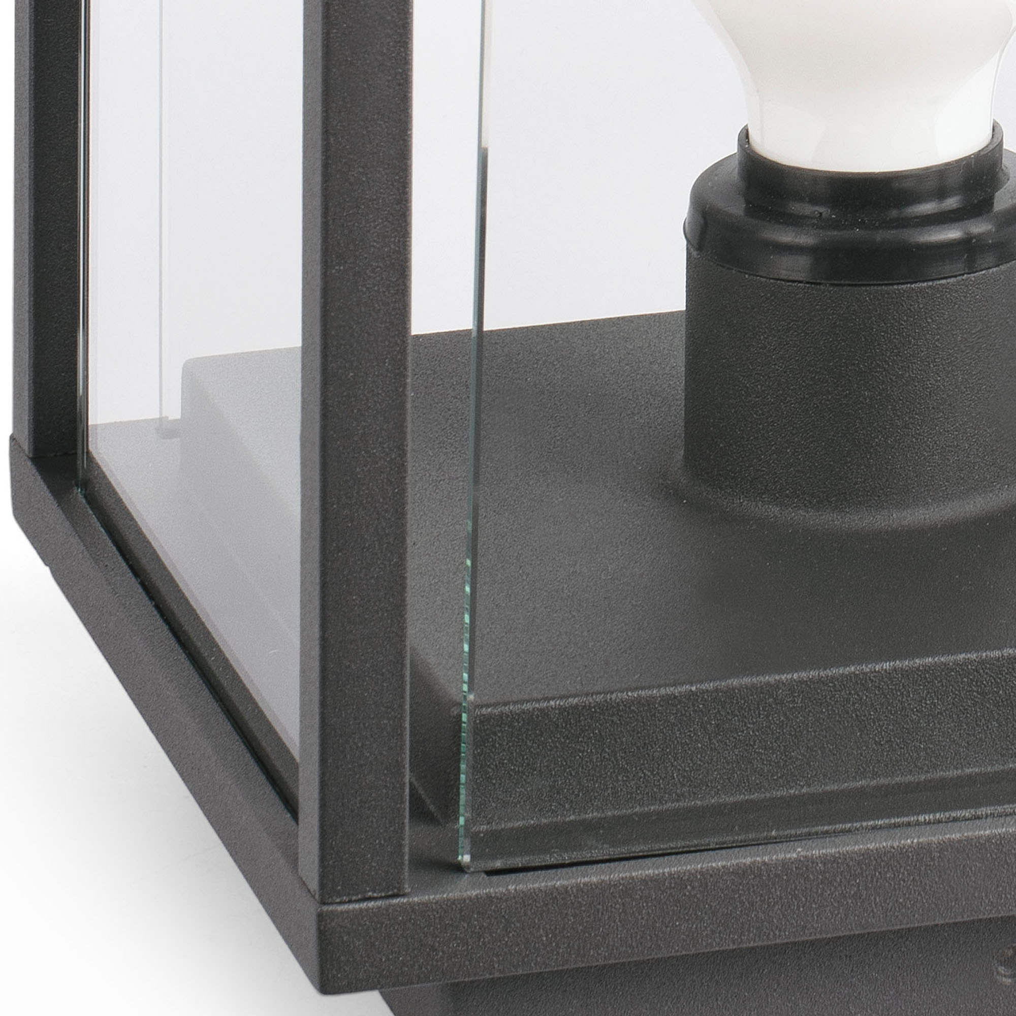 NALA Lampada sopra muro grigio scuro