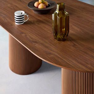 Table à manger oblongue effet bois sculpté 4-6 places. couleur noyer. 180cm