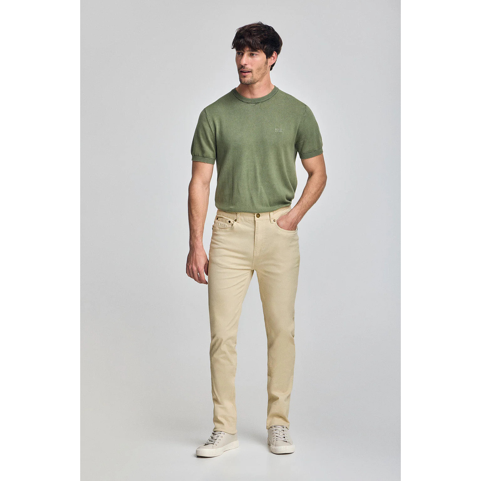 Pantalón Slim Voss en beige con cinco bolsillos