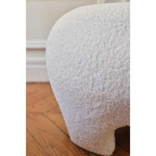 Ninon – Pouf repose-pieds tapissé en bouclette blanche