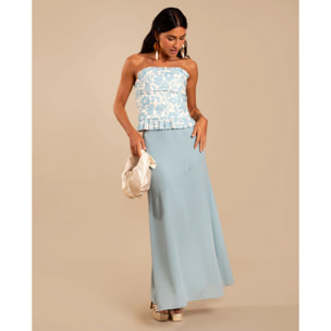 Falda midi en color azul.